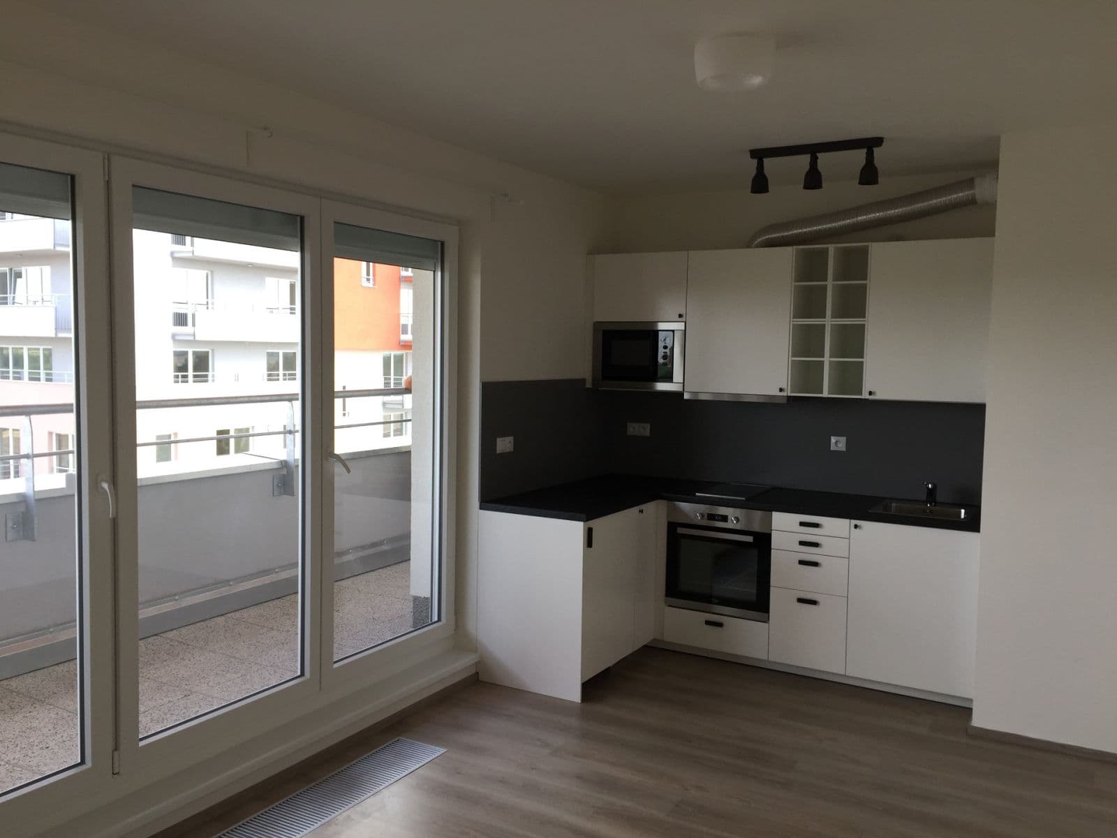 Pronájem bytu 1+kk 28 m², Hlučkova, Praha, Praha Pronájem bytu 1+kk 28 m², Hlučkova, Praha, Praha