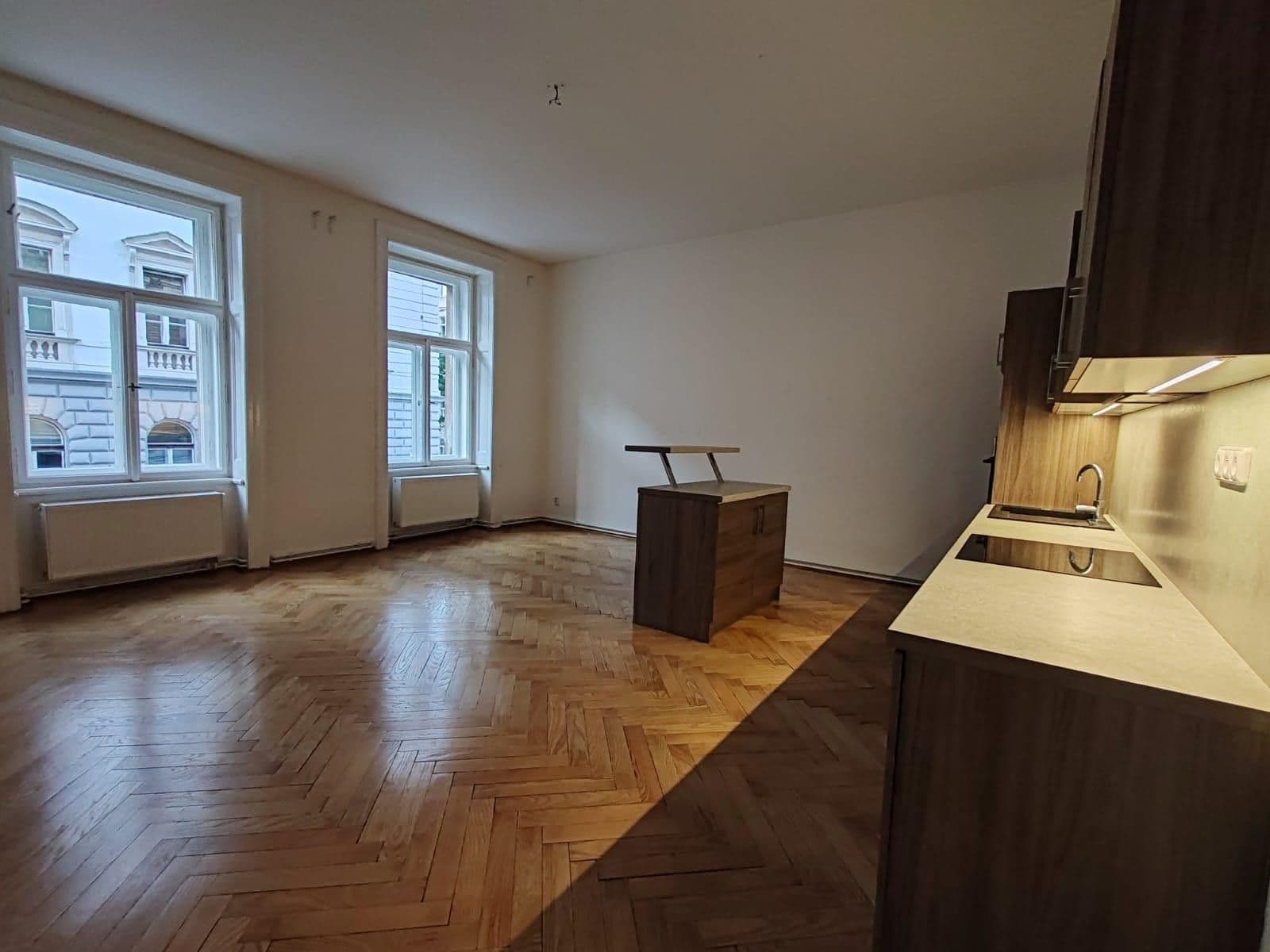 Pronájem bytu 4+kk 135 m², Mělnická, Praha, Praha Pronájem bytu 4+kk 135 m², Mělnická, Praha, Praha
