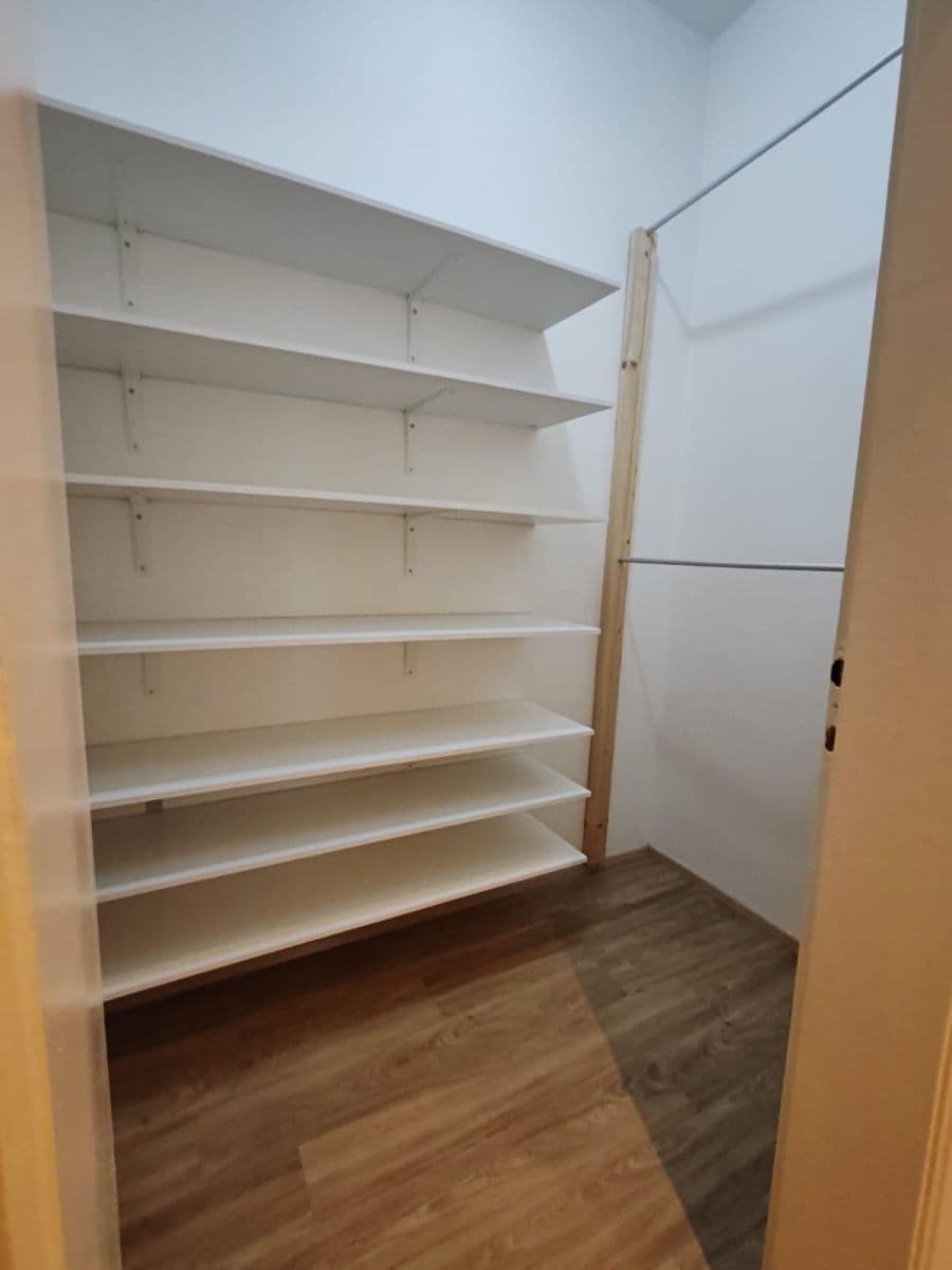 Pronájem bytu 4+kk 135 m², Mělnická, Praha, Praha Pronájem bytu 4+kk 135 m², Mělnická, Praha, Praha