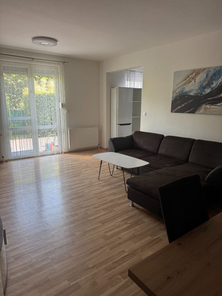 Pronájem bytu 3+1 72 m², U Školky, Nupaky, Středočeský kraj Pronájem bytu 3+1 72 m², U Školky, Nupaky, Středočeský kraj