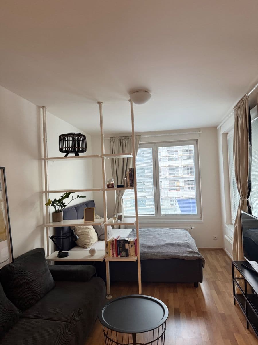Pronájem bytu 1+kk 44 m², Gollové, Praha, Praha Pronájem bytu 1+kk 44 m², Gollové, Praha, Praha