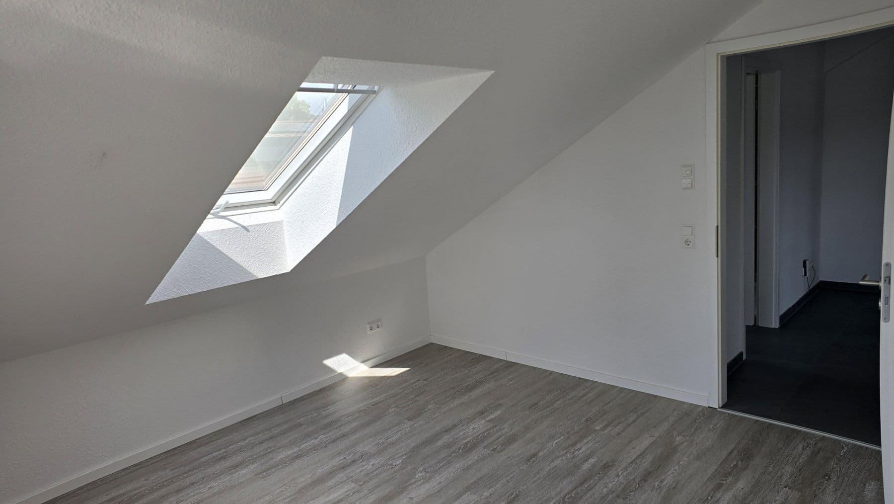 Pronájem bytu 2+1 62 m², Gemmingen, Bádensko-Württembersko Pronájem bytu 2+1 62 m², Gemmingen, Bádensko-Württembersko