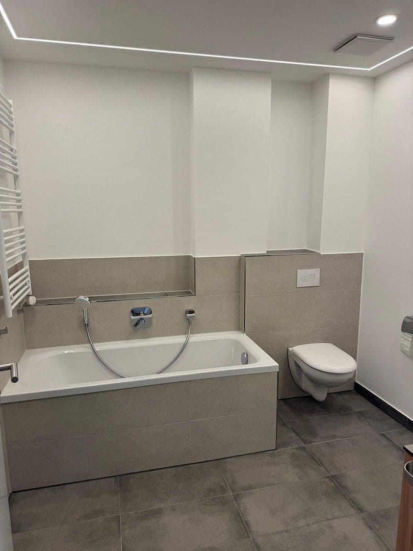 Pronájem bytu 3+1 86 m², Rosa-Luxemburg-Str. 32b, Apolda, Durynsko Pronájem bytu 3+1 86 m², Rosa-Luxemburg-Str. 32b, Apolda, Durynsko