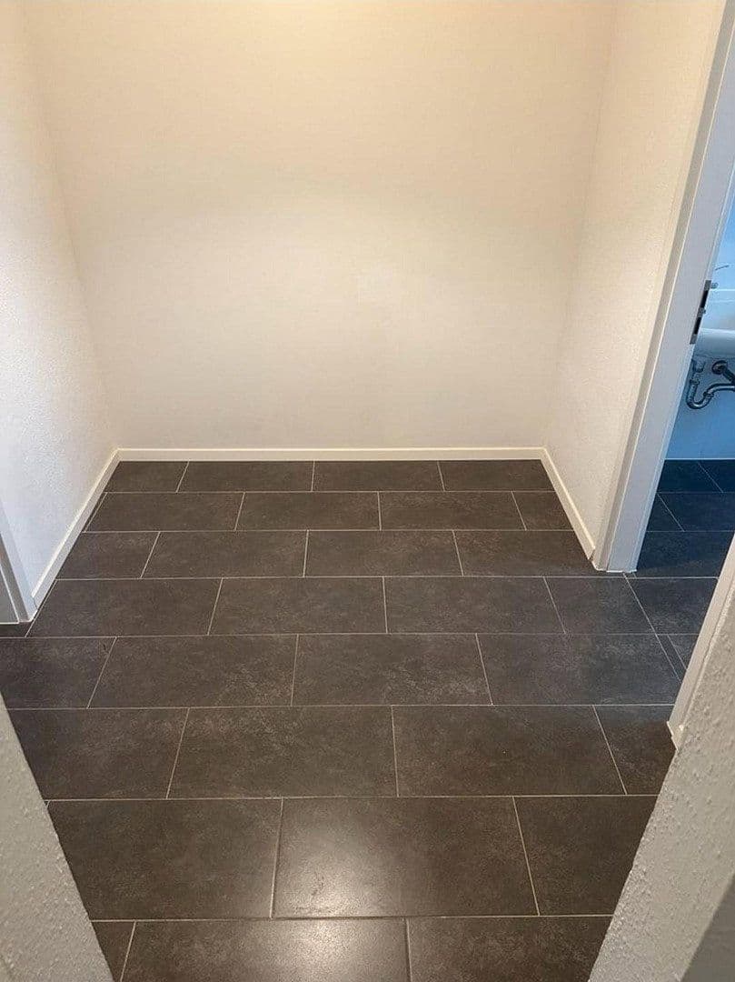 Pronájem bytu 2+1 55 m², Esslingen am Neckar, Bádensko-Württembersko Pronájem bytu 2+1 55 m², Esslingen am Neckar, Bádensko-Württembersko