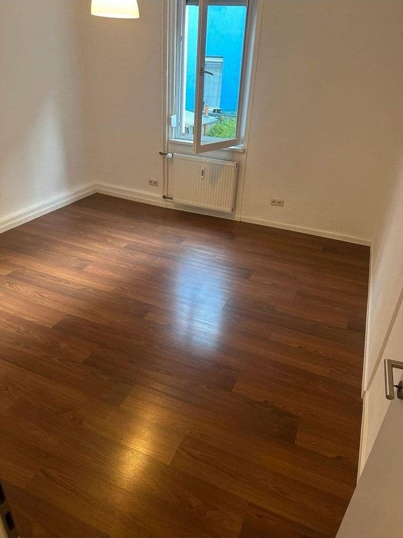 Pronájem bytu 2+1 55 m², Esslingen am Neckar, Bádensko-Württembersko Pronájem bytu 2+1 55 m², Esslingen am Neckar, Bádensko-Württembersko