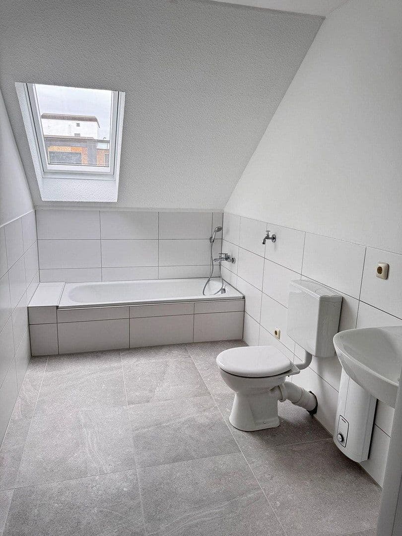 Pronájem bytu 4+1 73 m², Koblenzer Straße 17, Löhne, Severní Porýní-Vestfálsko Pronájem bytu 4+1 73 m², Koblenzer Straße 17, Löhne, Severní Porýní-Vestfálsko