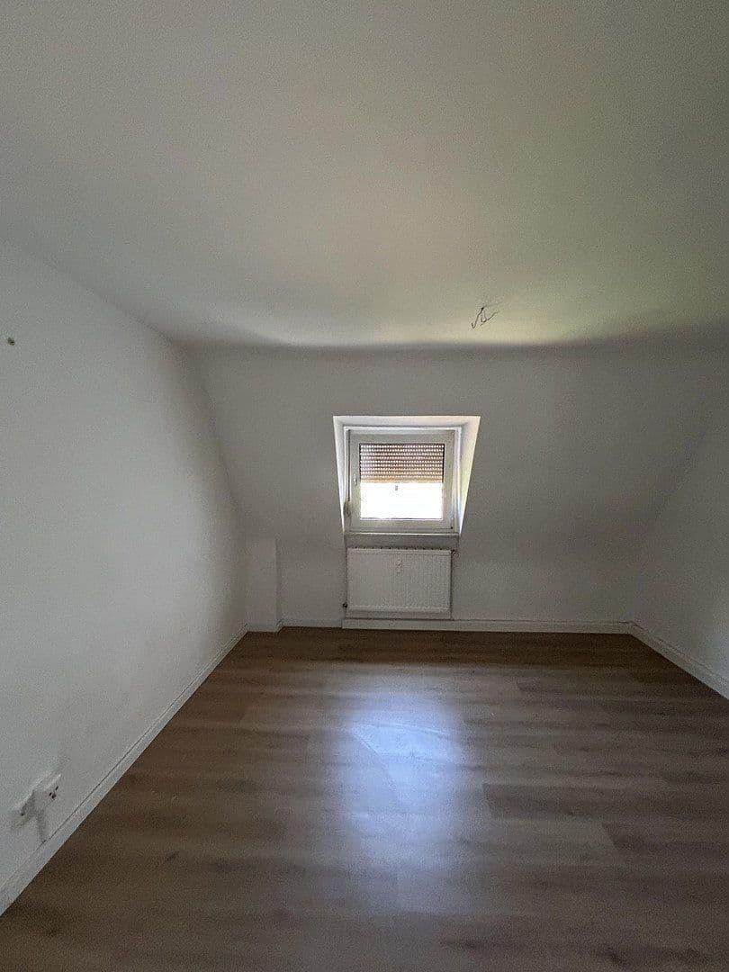Pronájem bytu 4+1 95 m², Rheingönheimerstr.46, Ludwigshafen, Porýní-Falc Pronájem bytu 4+1 95 m², Rheingönheimerstr.46, Ludwigshafen, Porýní-Falc