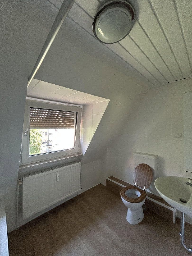 Pronájem bytu 4+1 95 m², Rheingönheimerstr.46, Ludwigshafen, Porýní-Falc Pronájem bytu 4+1 95 m², Rheingönheimerstr.46, Ludwigshafen, Porýní-Falc