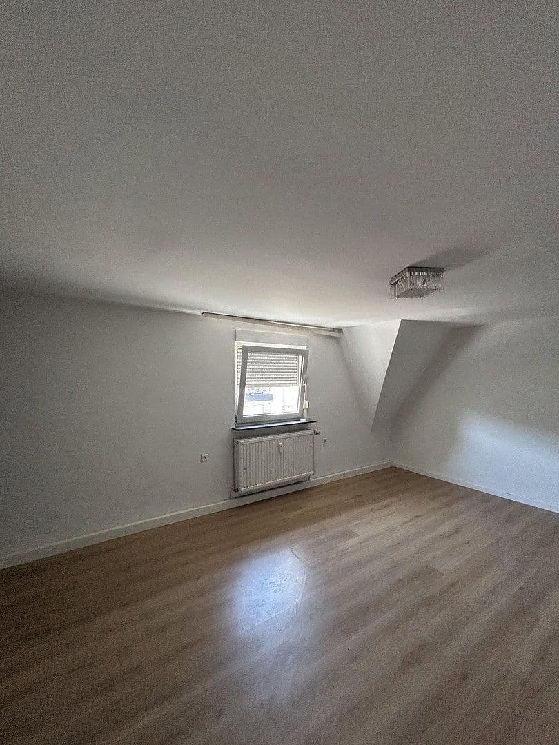Pronájem bytu 4+1 95 m², Rheingönheimerstr.46, Ludwigshafen, Porýní-Falc Pronájem bytu 4+1 95 m², Rheingönheimerstr.46, Ludwigshafen, Porýní-Falc