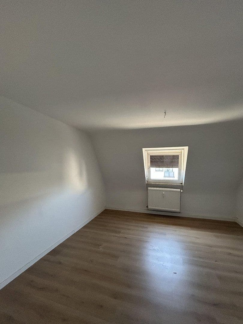 Pronájem bytu 4+1 95 m², Rheingönheimerstr.46, Ludwigshafen, Porýní-Falc Pronájem bytu 4+1 95 m², Rheingönheimerstr.46, Ludwigshafen, Porýní-Falc