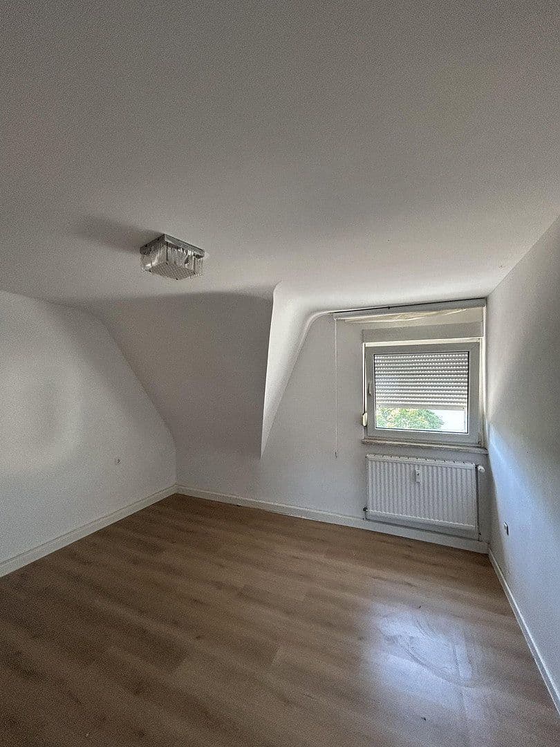 Pronájem bytu 4+1 95 m², Rheingönheimerstr.46, Ludwigshafen, Porýní-Falc Pronájem bytu 4+1 95 m², Rheingönheimerstr.46, Ludwigshafen, Porýní-Falc