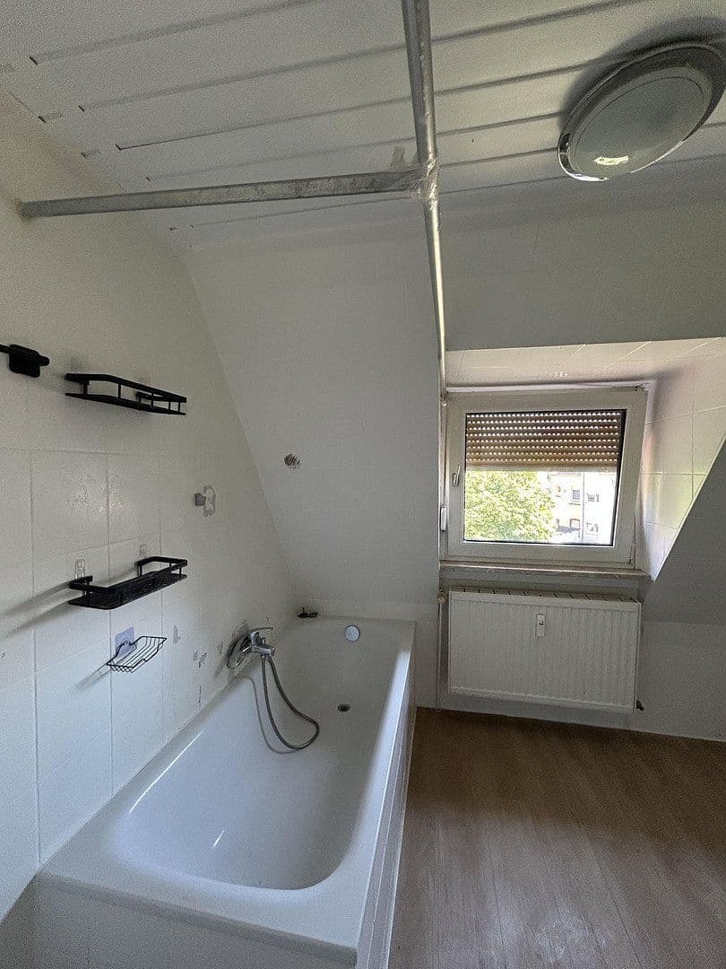 Pronájem bytu 4+1 95 m², Rheingönheimerstr.46, Ludwigshafen, Porýní-Falc Pronájem bytu 4+1 95 m², Rheingönheimerstr.46, Ludwigshafen, Porýní-Falc