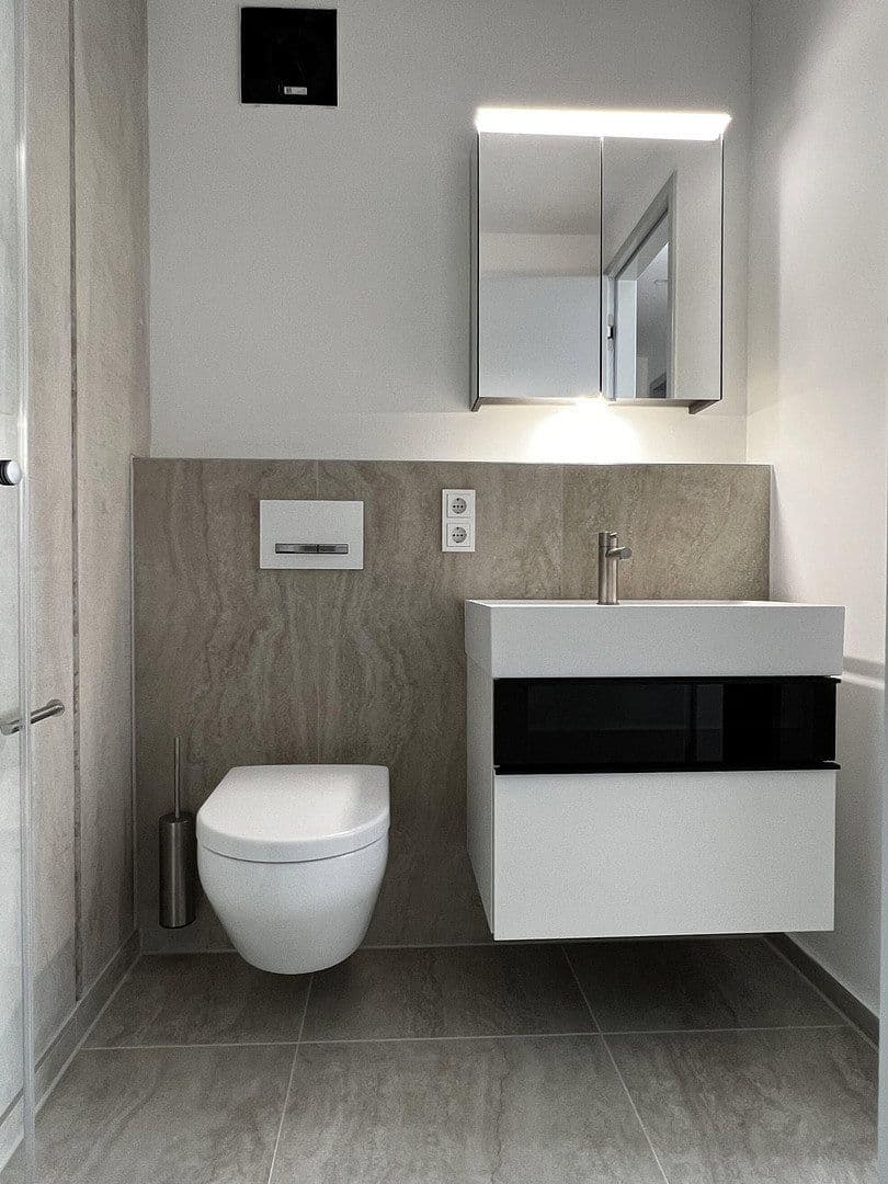 Pronájem bytu 2+1 34 m², Lerchenfeldstraße 28, München-Altstadt-Lehel, Bavorsko Pronájem bytu 2+1 34 m², Lerchenfeldstraße 28, München-Altstadt-Lehel, Bavorsko