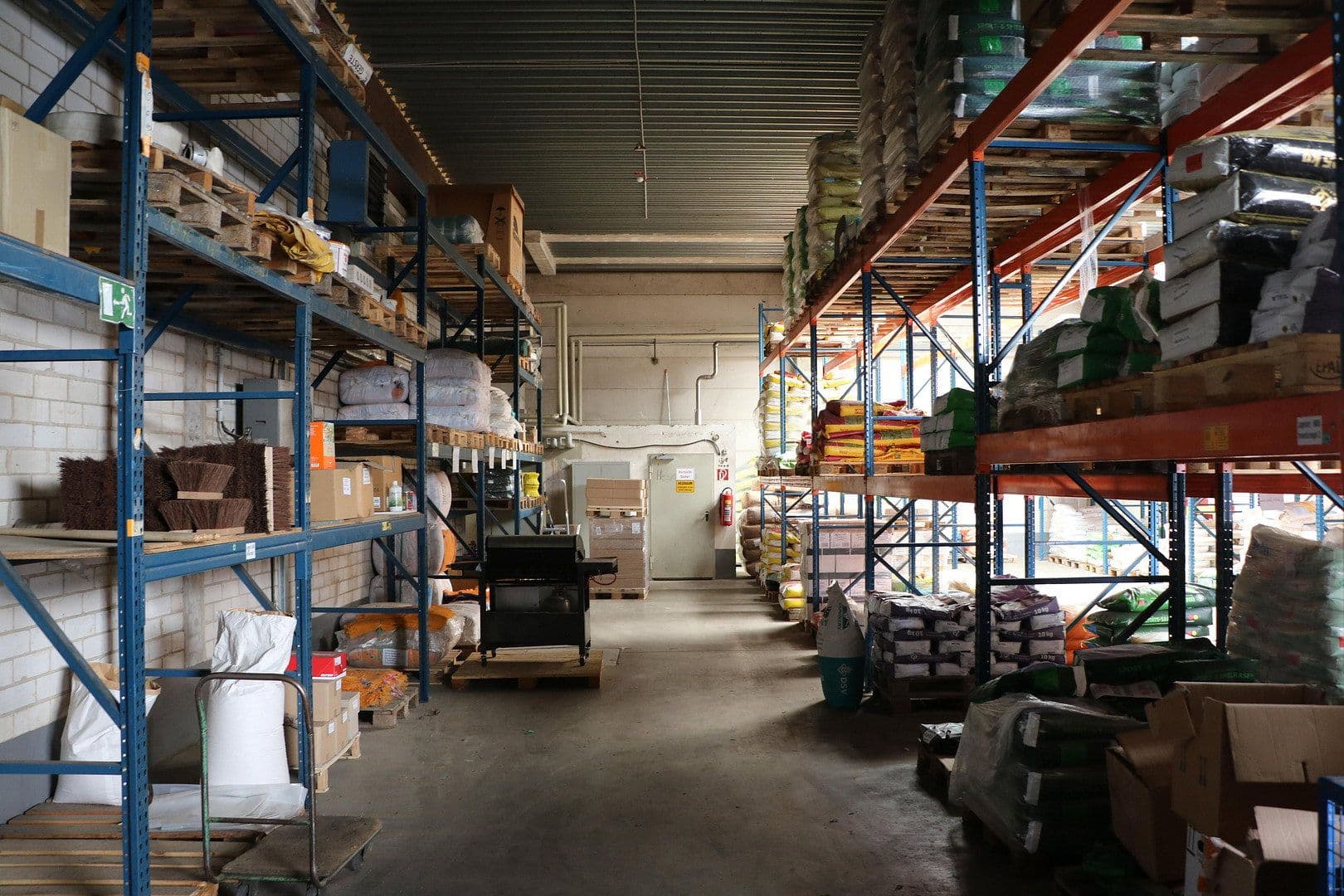 Prodej nebytového prostoru 27.334 m², Raiffeisenstraße 30, Friedberg (Hessen), Hessen Prodej nebytového prostoru 27.334 m², Raiffeisenstraße 30, Friedberg (Hessen), Hessen