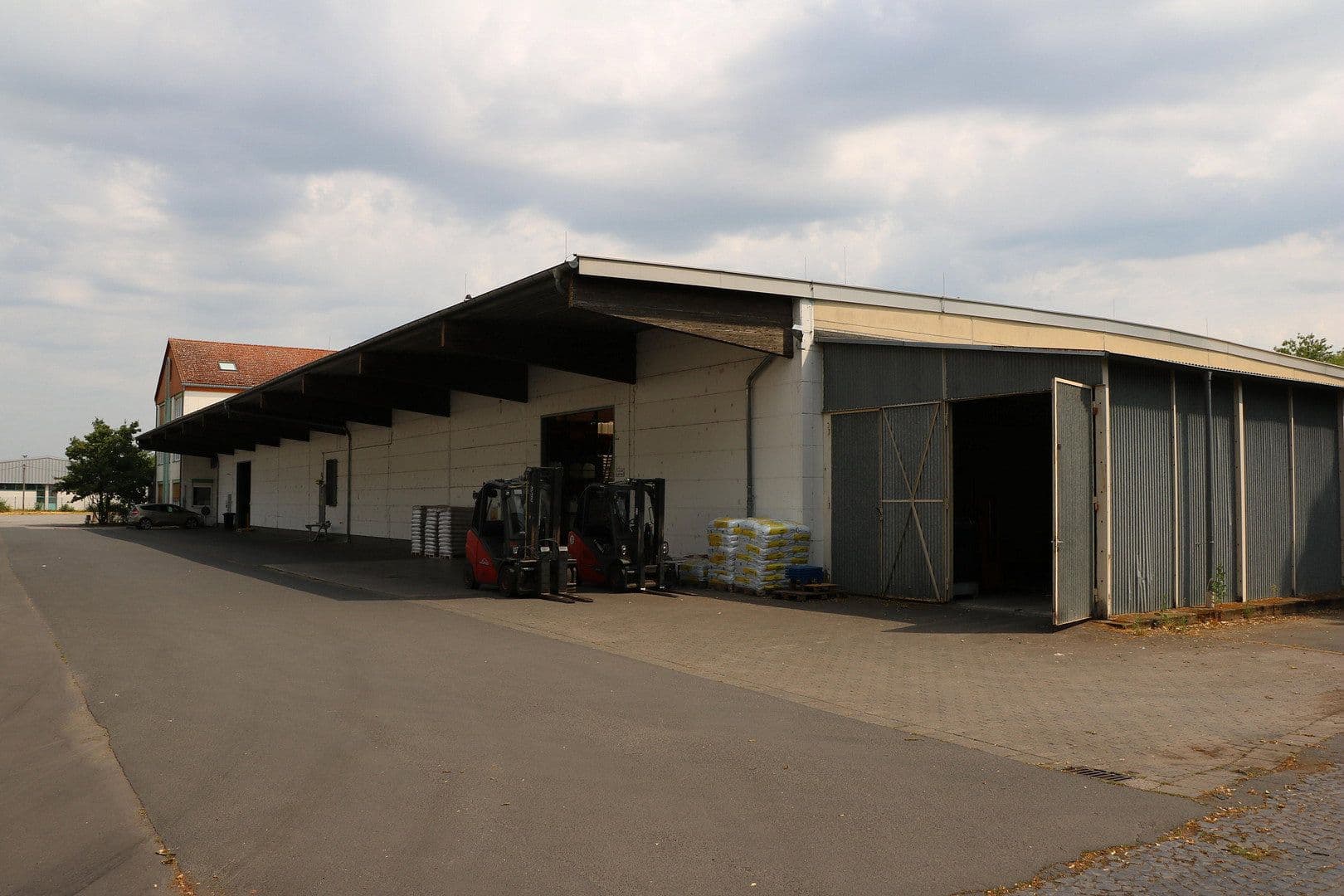 Prodej nebytového prostoru 27.334 m², Raiffeisenstraße 30, Friedberg (Hessen), Hessen Prodej nebytového prostoru 27.334 m², Raiffeisenstraße 30, Friedberg (Hessen), Hessen