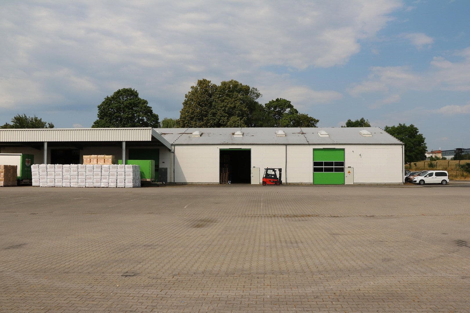 Prodej nebytového prostoru 27.334 m², Raiffeisenstraße 30, Friedberg (Hessen), Hessen Prodej nebytového prostoru 27.334 m², Raiffeisenstraße 30, Friedberg (Hessen), Hessen