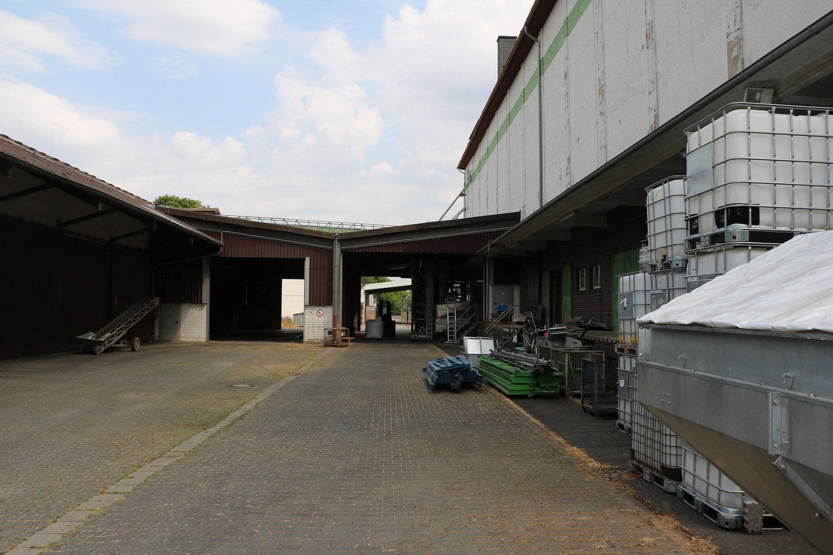 Prodej nebytového prostoru 27.334 m², Raiffeisenstraße 30, Friedberg (Hessen), Hessen Prodej nebytového prostoru 27.334 m², Raiffeisenstraße 30, Friedberg (Hessen), Hessen
