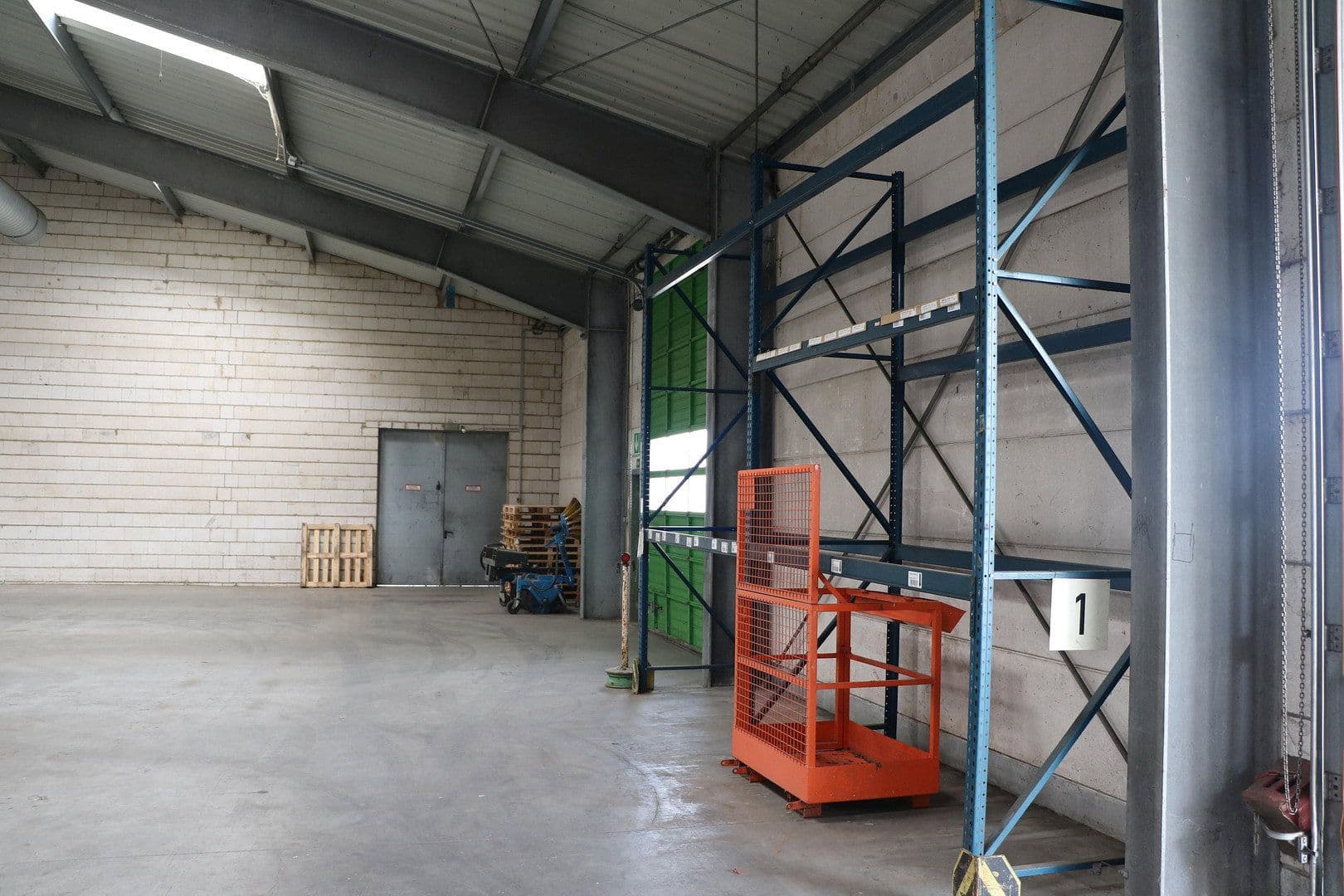 Prodej nebytového prostoru 27.334 m², Raiffeisenstraße 30, Friedberg (Hessen), Hessen Prodej nebytového prostoru 27.334 m², Raiffeisenstraße 30, Friedberg (Hessen), Hessen