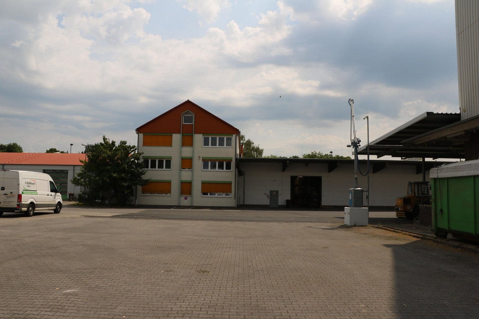 Prodej nebytového prostoru 27.334 m², Raiffeisenstraße 30, Friedberg (Hessen), Hessen Prodej nebytového prostoru 27.334 m², Raiffeisenstraße 30, Friedberg (Hessen), Hessen