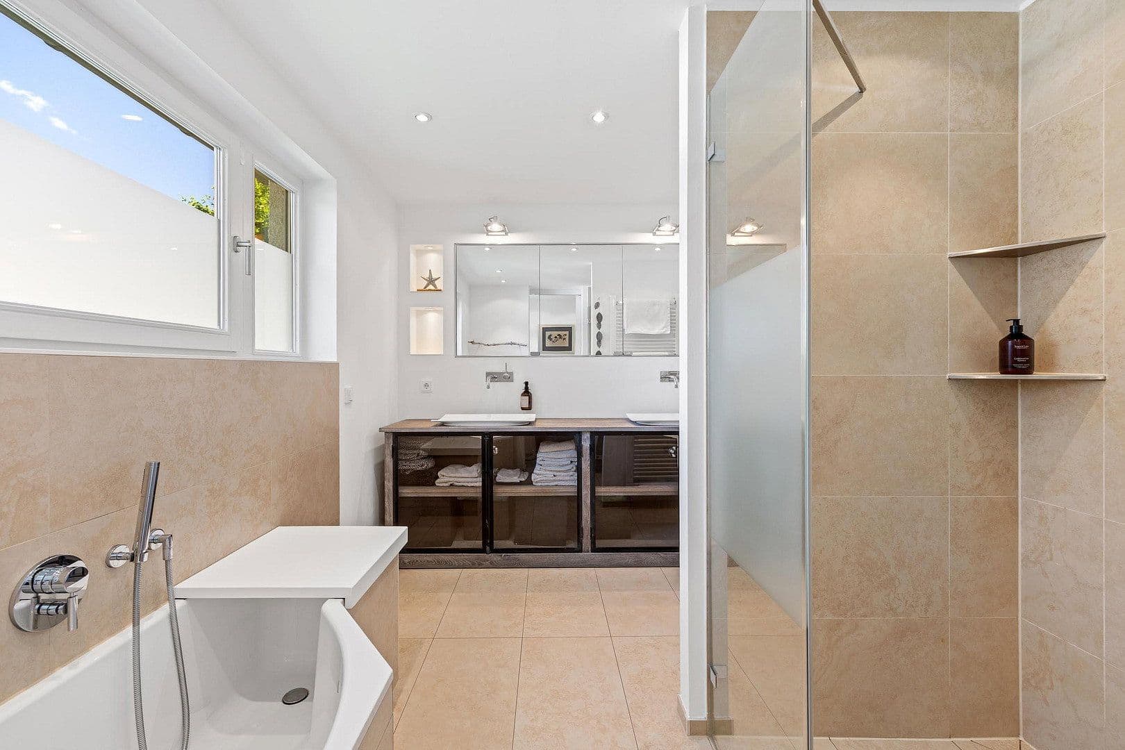 Prodej domu 212 m², pozemek 455 m², München, Bavorsko Prodej domu 212 m², pozemek 455 m², München, Bavorsko