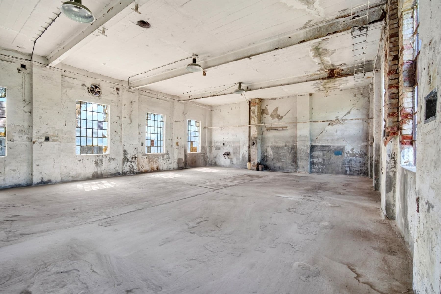 Prodej domu 500 m², pozemek 1.112 m², Revoluční, Zlonice, Středočeský kraj Prodej domu 500 m², pozemek 1.112 m², Revoluční, Zlonice, Středočeský kraj