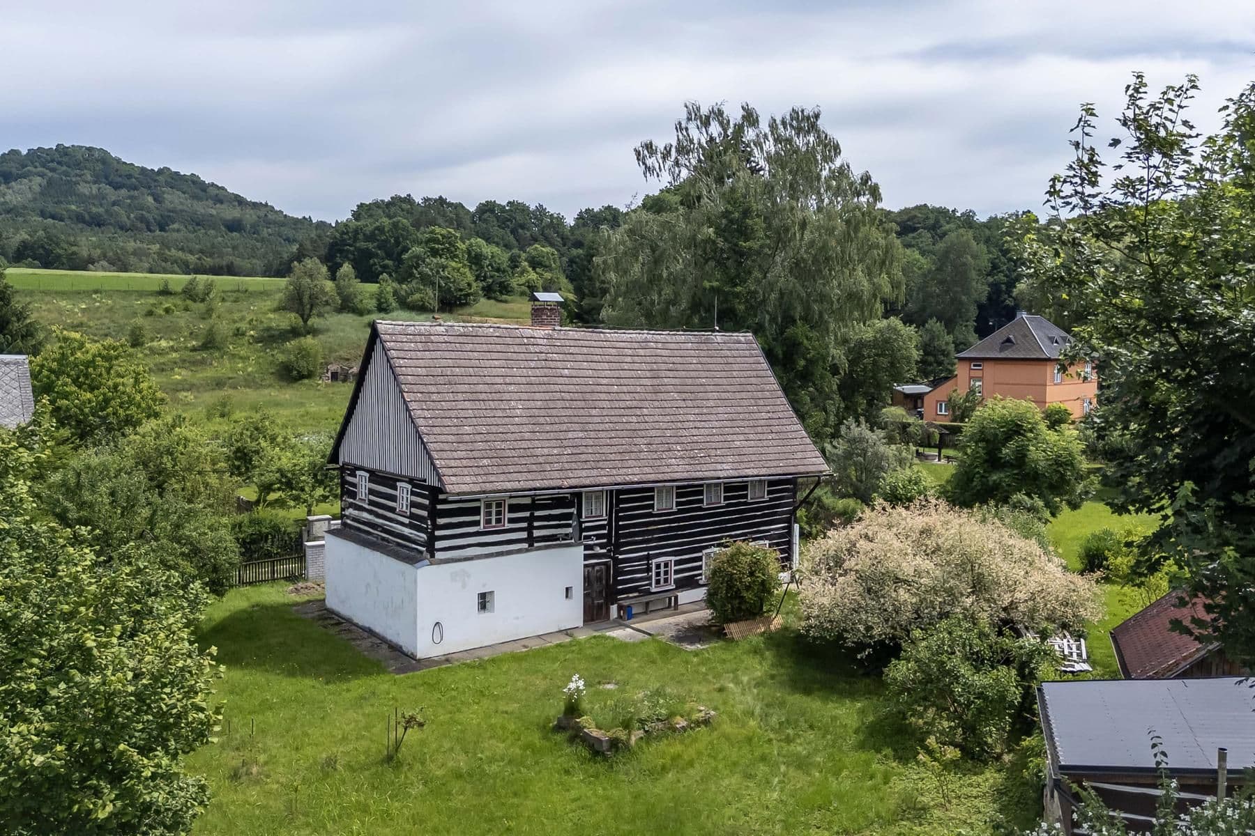 Prodej chaty, chalupy 139 m², pozemek 915 m², Velenice, Liberecký kraj Prodej chaty, chalupy 139 m², pozemek 915 m², Velenice, Liberecký kraj