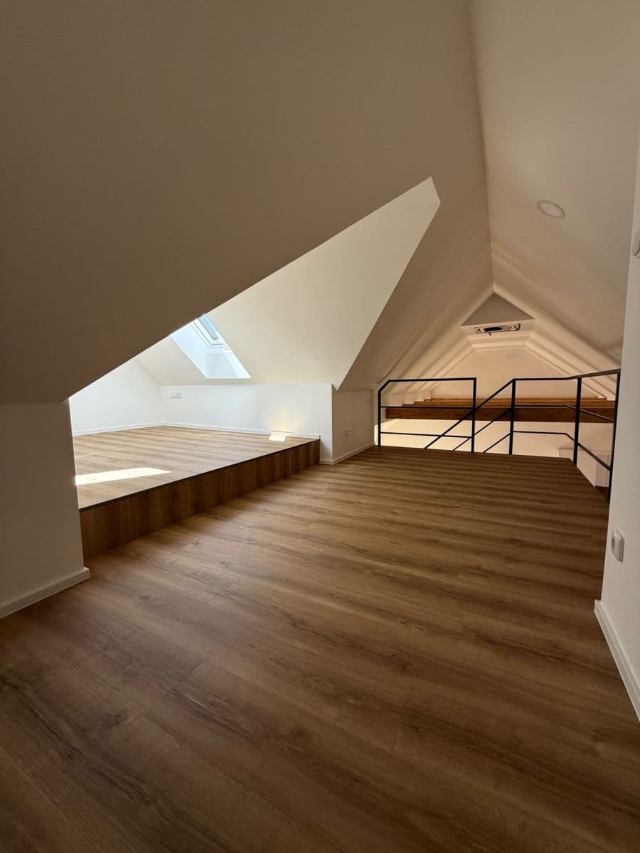 Pronájem bytu 1+kk 70 m², Palackého, Šlapanice, Jihomoravský kraj Pronájem bytu 1+kk 70 m², Palackého, Šlapanice, Jihomoravský kraj