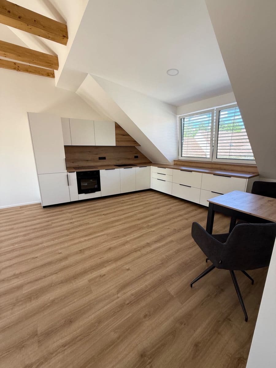 Pronájem bytu 1+kk 70 m², Palackého, Šlapanice, Jihomoravský kraj Pronájem bytu 1+kk 70 m², Palackého, Šlapanice, Jihomoravský kraj