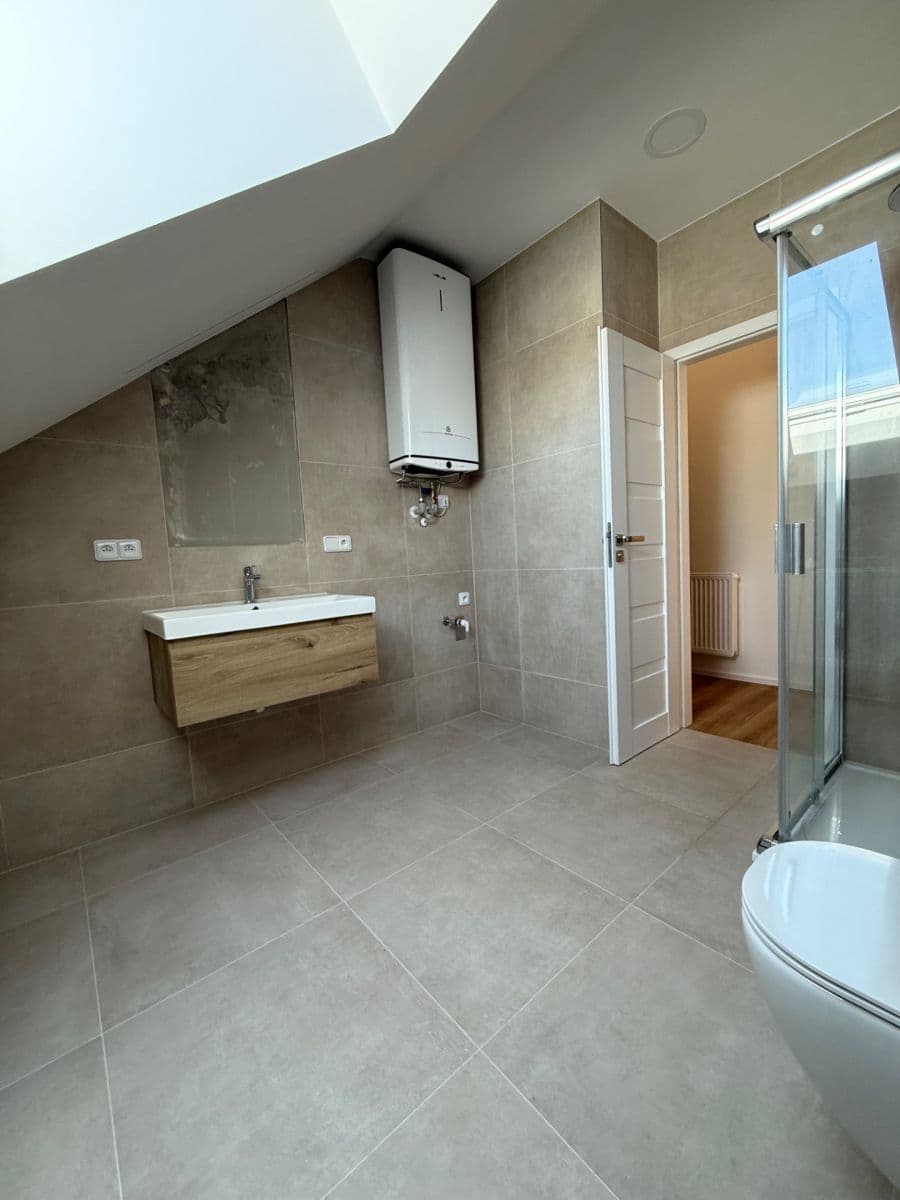 Pronájem bytu 1+kk 70 m², Palackého, Šlapanice, Jihomoravský kraj Pronájem bytu 1+kk 70 m², Palackého, Šlapanice, Jihomoravský kraj