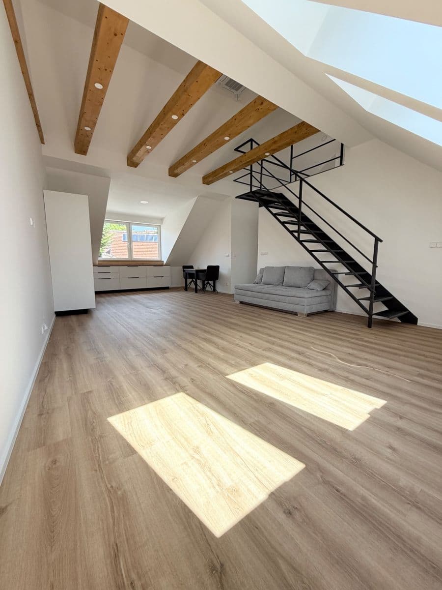 Pronájem bytu 1+kk 70 m², Palackého, Šlapanice, Jihomoravský kraj Pronájem bytu 1+kk 70 m², Palackého, Šlapanice, Jihomoravský kraj