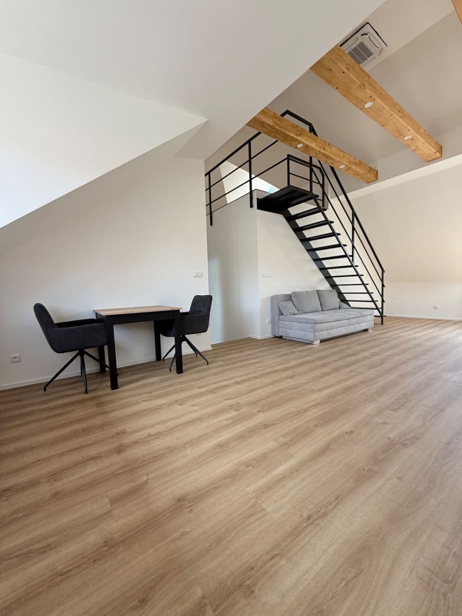 Pronájem bytu 1+kk 70 m², Palackého, Šlapanice, Jihomoravský kraj Pronájem bytu 1+kk 70 m², Palackého, Šlapanice, Jihomoravský kraj