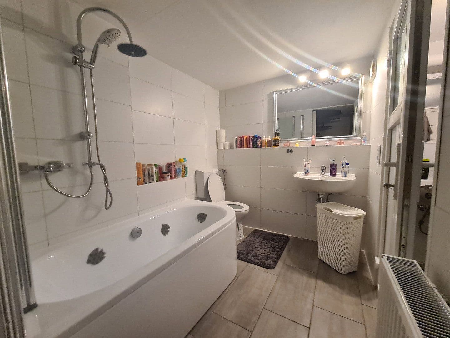 Prodej domu 339 m², pozemek 375 m², Paradiesweg 2, Aach, Bádensko-Württembersko Prodej domu 339 m², pozemek 375 m², Paradiesweg 2, Aach, Bádensko-Württembersko