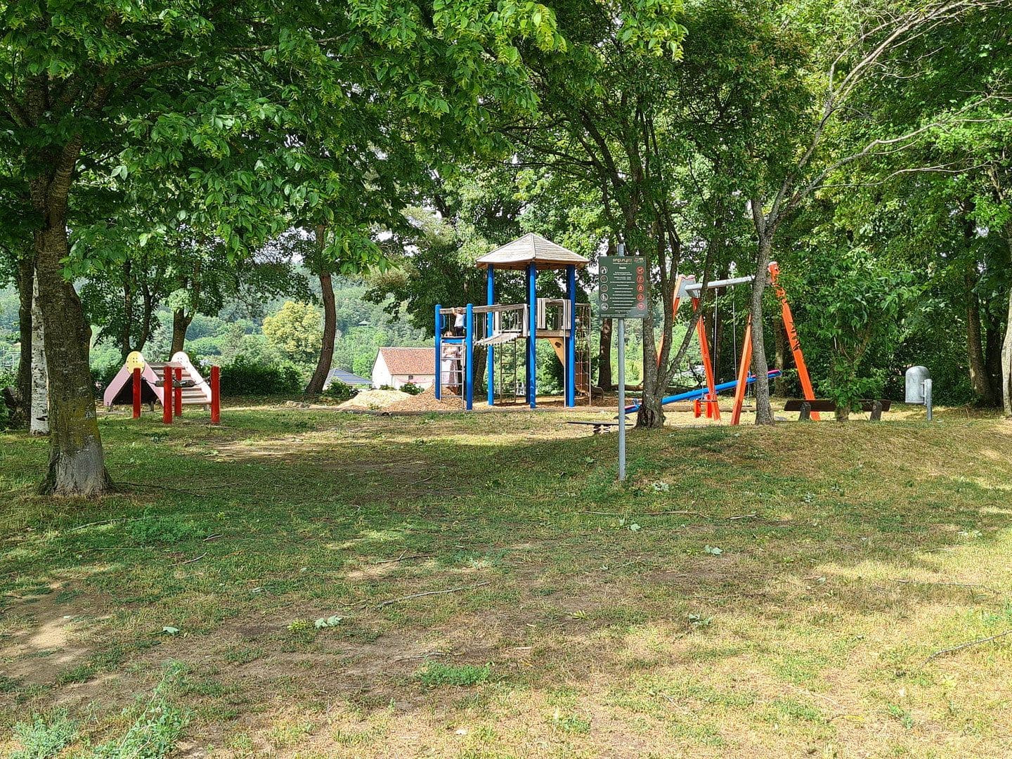 Prodej domu 339 m², pozemek 375 m², Paradiesweg 2, Aach, Bádensko-Württembersko Prodej domu 339 m², pozemek 375 m², Paradiesweg 2, Aach, Bádensko-Württembersko
