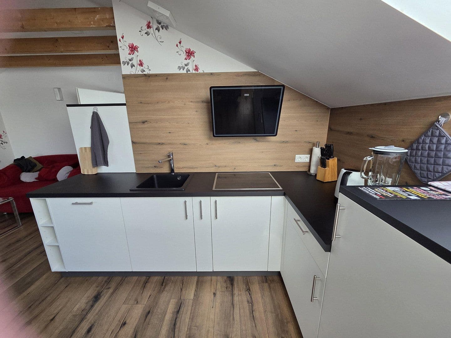 Pronájem bytu 1+1 35 m², Nürtingen, Bádensko-Württembersko Pronájem bytu 1+1 35 m², Nürtingen, Bádensko-Württembersko