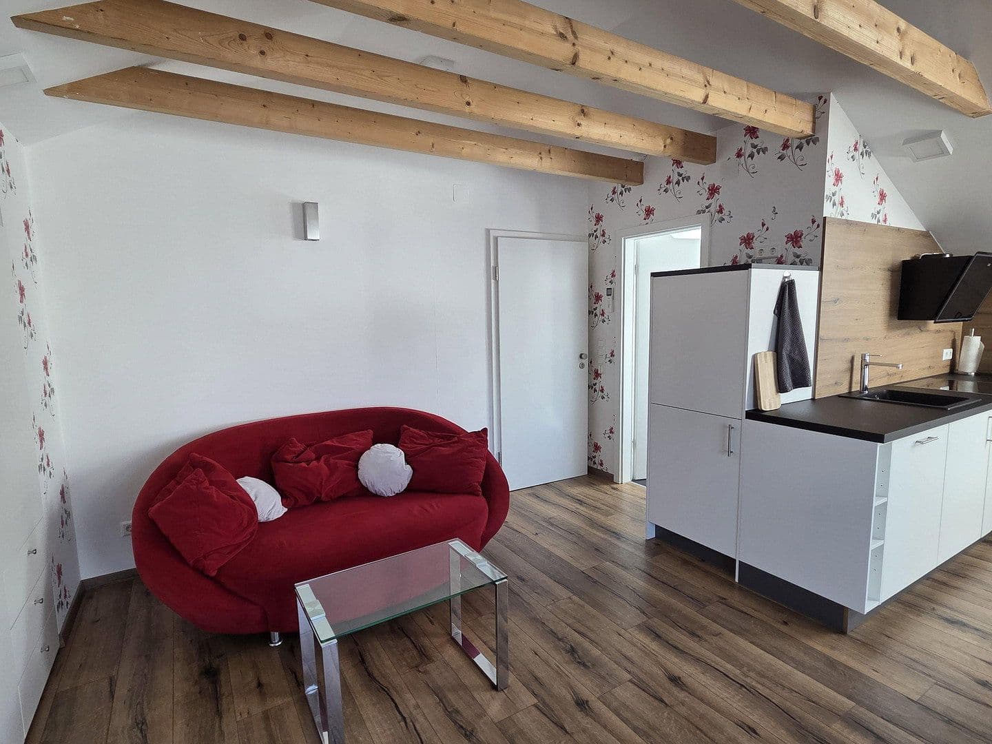 Pronájem bytu 1+1 35 m², Nürtingen, Bádensko-Württembersko Pronájem bytu 1+1 35 m², Nürtingen, Bádensko-Württembersko