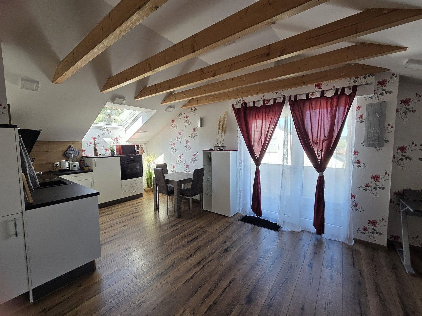 Pronájem bytu 1+1 35 m², Nürtingen, Bádensko-Württembersko Pronájem bytu 1+1 35 m², Nürtingen, Bádensko-Württembersko