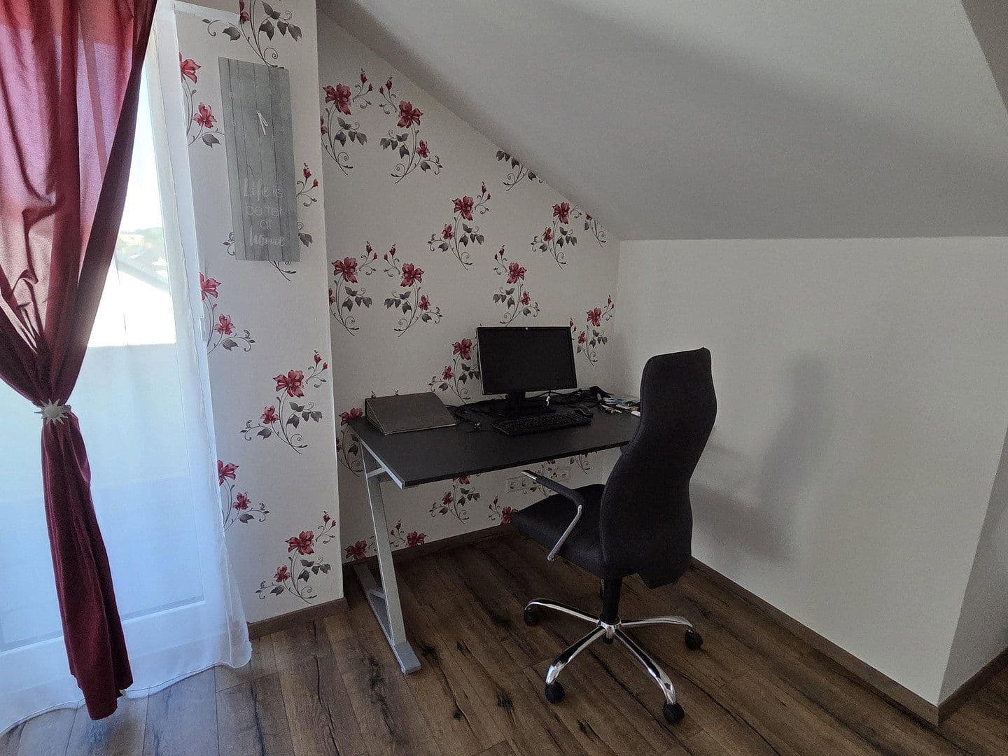 Pronájem bytu 1+1 35 m², Nürtingen, Bádensko-Württembersko Pronájem bytu 1+1 35 m², Nürtingen, Bádensko-Württembersko