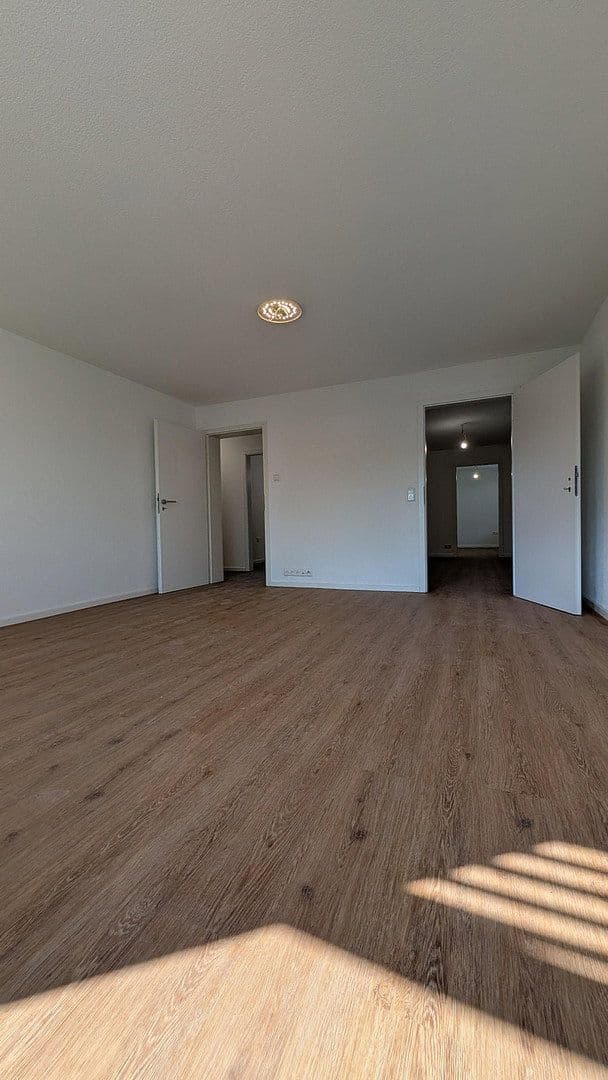 Pronájem bytu 4+1 90 m², kaiserstraße, Reutlingen, Bádensko-Württembersko Pronájem bytu 4+1 90 m², kaiserstraße, Reutlingen, Bádensko-Württembersko