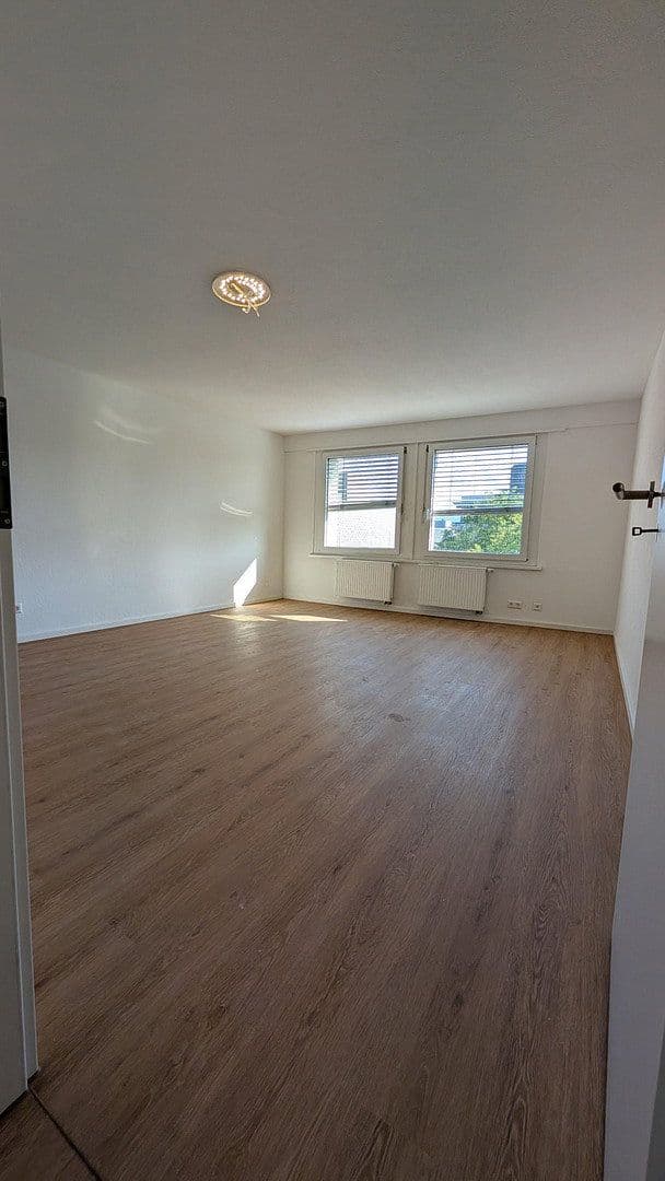Pronájem bytu 4+1 90 m², kaiserstraße, Reutlingen, Bádensko-Württembersko Pronájem bytu 4+1 90 m², kaiserstraße, Reutlingen, Bádensko-Württembersko