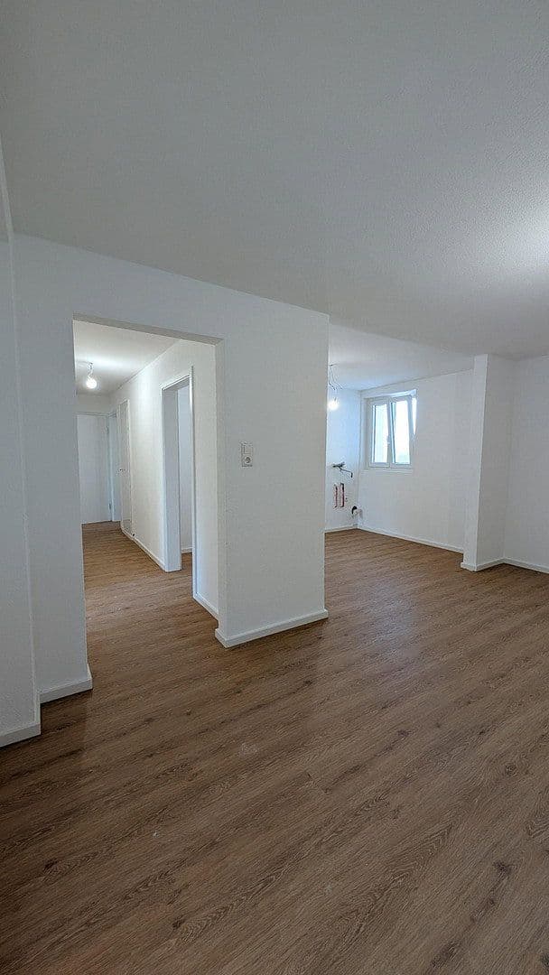 Pronájem bytu 4+1 90 m², kaiserstraße, Reutlingen, Bádensko-Württembersko Pronájem bytu 4+1 90 m², kaiserstraße, Reutlingen, Bádensko-Württembersko