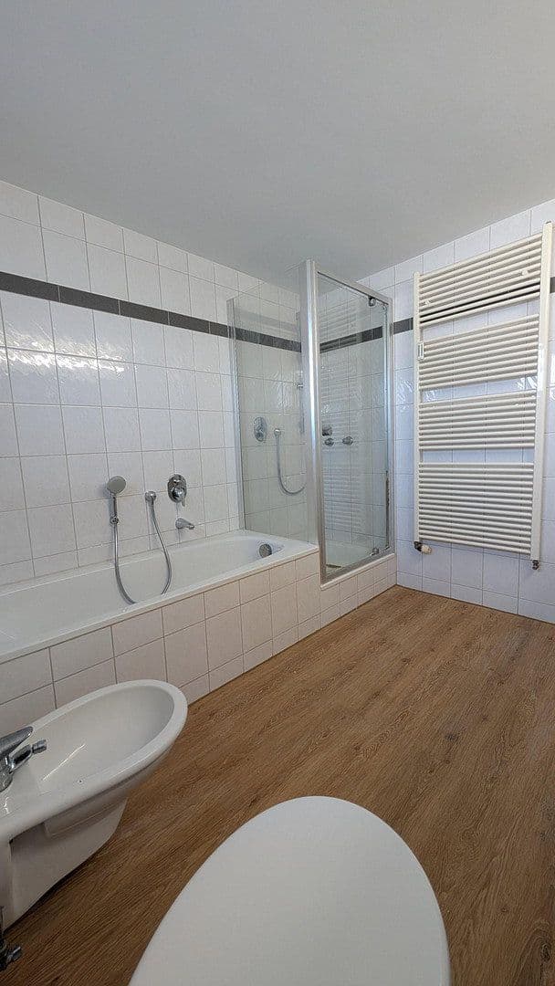Pronájem bytu 4+1 90 m², kaiserstraße, Reutlingen, Bádensko-Württembersko Pronájem bytu 4+1 90 m², kaiserstraße, Reutlingen, Bádensko-Württembersko