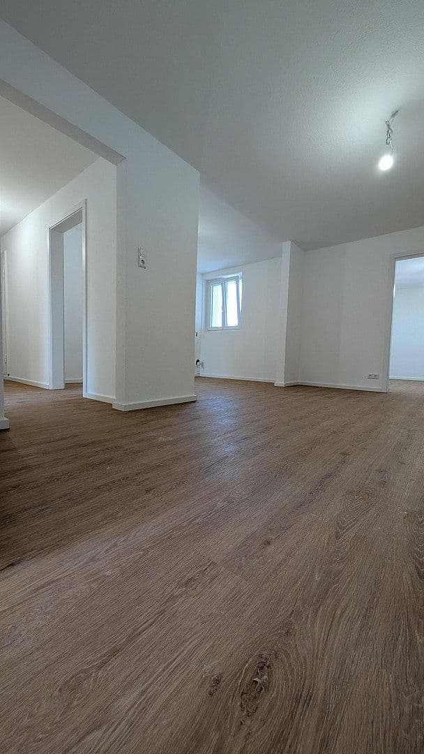 Pronájem bytu 4+1 90 m², kaiserstraße, Reutlingen, Bádensko-Württembersko Pronájem bytu 4+1 90 m², kaiserstraße, Reutlingen, Bádensko-Württembersko