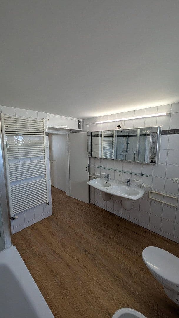 Pronájem bytu 4+1 90 m², kaiserstraße, Reutlingen, Bádensko-Württembersko Pronájem bytu 4+1 90 m², kaiserstraße, Reutlingen, Bádensko-Württembersko
