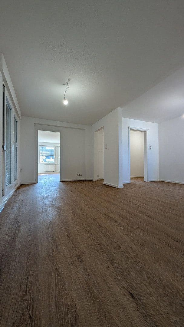 Pronájem bytu 4+1 90 m², kaiserstraße, Reutlingen, Bádensko-Württembersko Pronájem bytu 4+1 90 m², kaiserstraße, Reutlingen, Bádensko-Württembersko