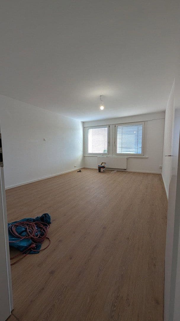 Pronájem bytu 4+1 90 m², kaiserstraße, Reutlingen, Bádensko-Württembersko Pronájem bytu 4+1 90 m², kaiserstraße, Reutlingen, Bádensko-Württembersko