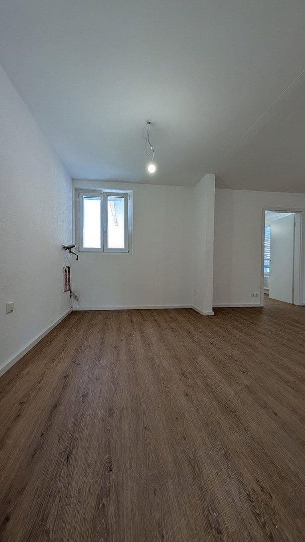 Pronájem bytu 4+1 90 m², kaiserstraße, Reutlingen, Bádensko-Württembersko Pronájem bytu 4+1 90 m², kaiserstraße, Reutlingen, Bádensko-Württembersko