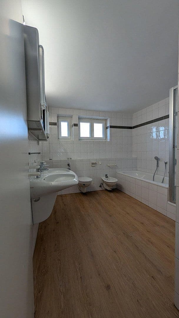 Pronájem bytu 4+1 90 m², kaiserstraße, Reutlingen, Bádensko-Württembersko Pronájem bytu 4+1 90 m², kaiserstraße, Reutlingen, Bádensko-Württembersko