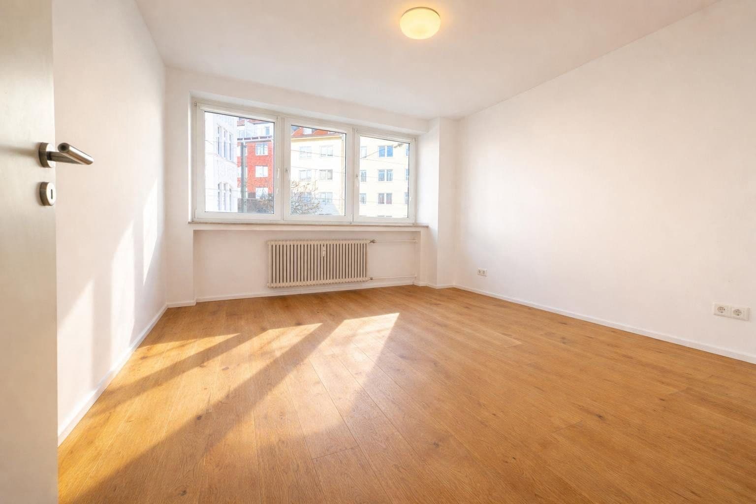 Prodej bytu 2+1 69 m², Düsseldorf, Severní Porýní-Vestfálsko Prodej bytu 2+1 69 m², Düsseldorf, Severní Porýní-Vestfálsko