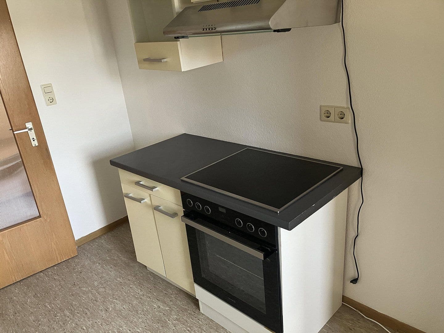 Pronájem bytu 2+1 49 m², Hirschstr. 36, Karlsruhe, Bádensko-Württembersko Pronájem bytu 2+1 49 m², Hirschstr. 36, Karlsruhe, Bádensko-Württembersko