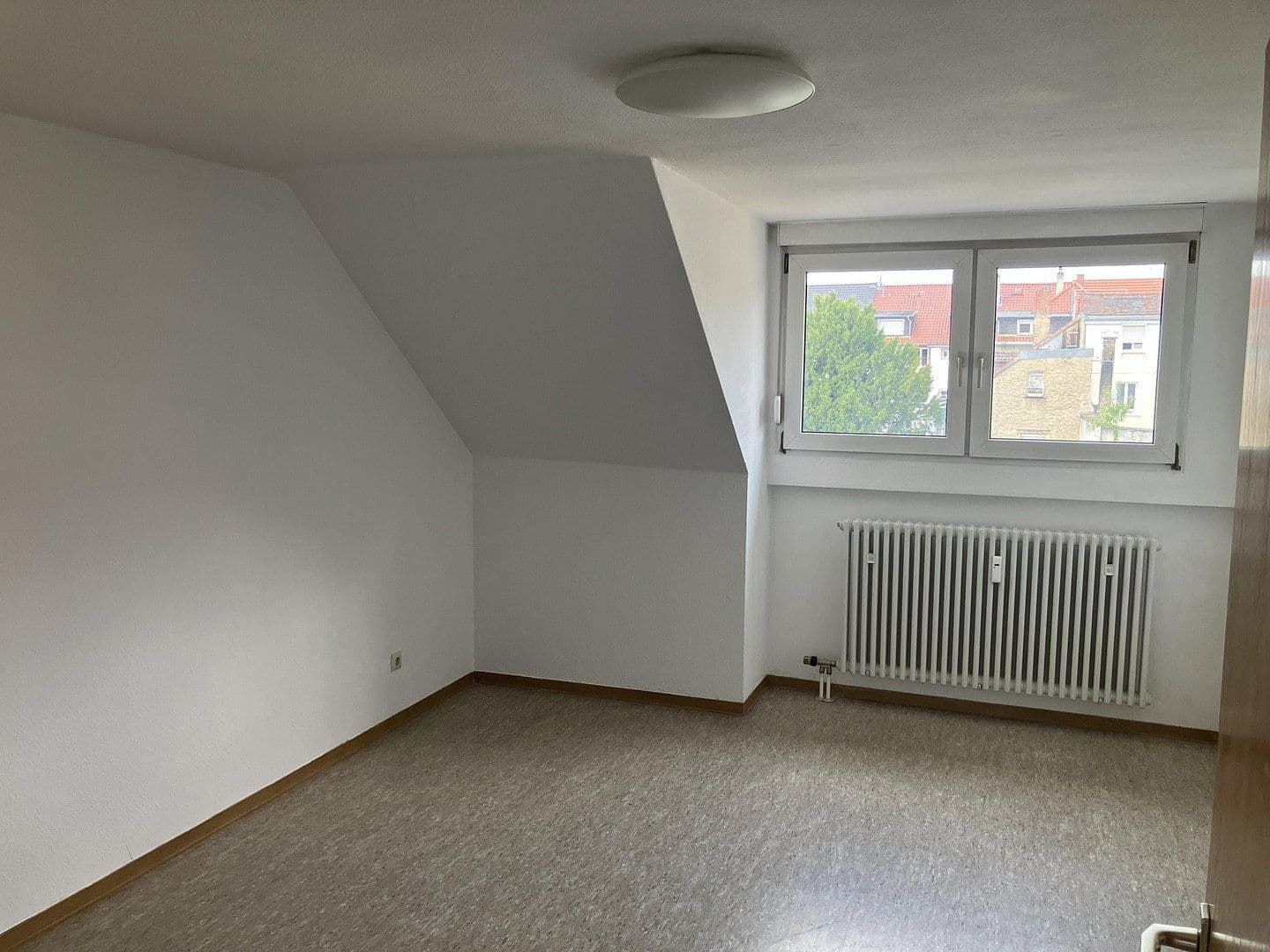 Pronájem bytu 2+1 49 m², Hirschstr. 36, Karlsruhe, Bádensko-Württembersko Pronájem bytu 2+1 49 m², Hirschstr. 36, Karlsruhe, Bádensko-Württembersko